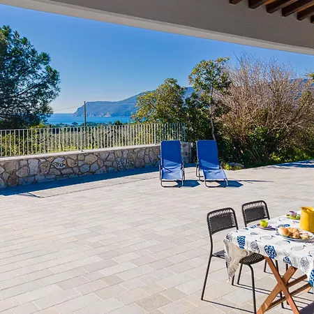 Couette-café Costanza 4*