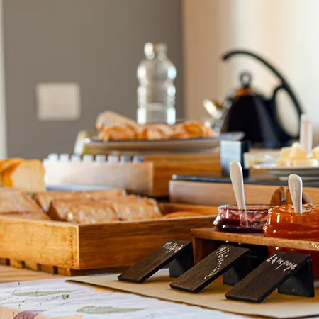 Alojamento de Acomodação e Pequeno-almoço Costanza 4*