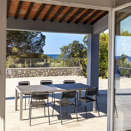 B&B Costanza 라코나